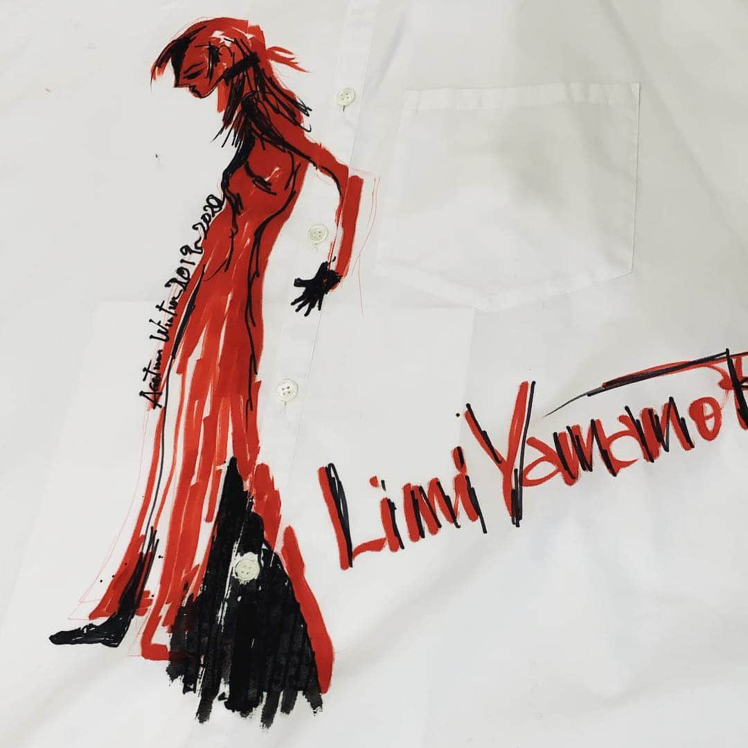 山本里美のインスタグラム：「Yohji san draw my portrait? for #limifeu blouse」