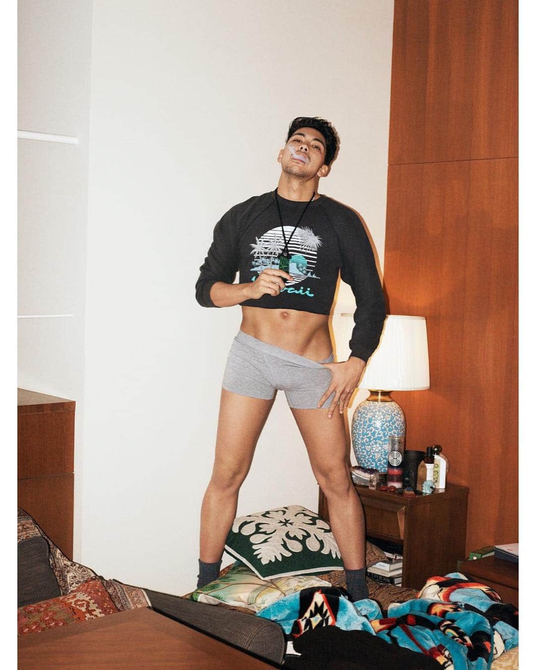 のインスタグラム：「NOA🔥🔥 Photography @ccc.co  Hair/Makeup @km_yt  Styling @shun_watanabe  Model @zeppelin.noah  All underwear by @uniqlo  with my vintage archives」