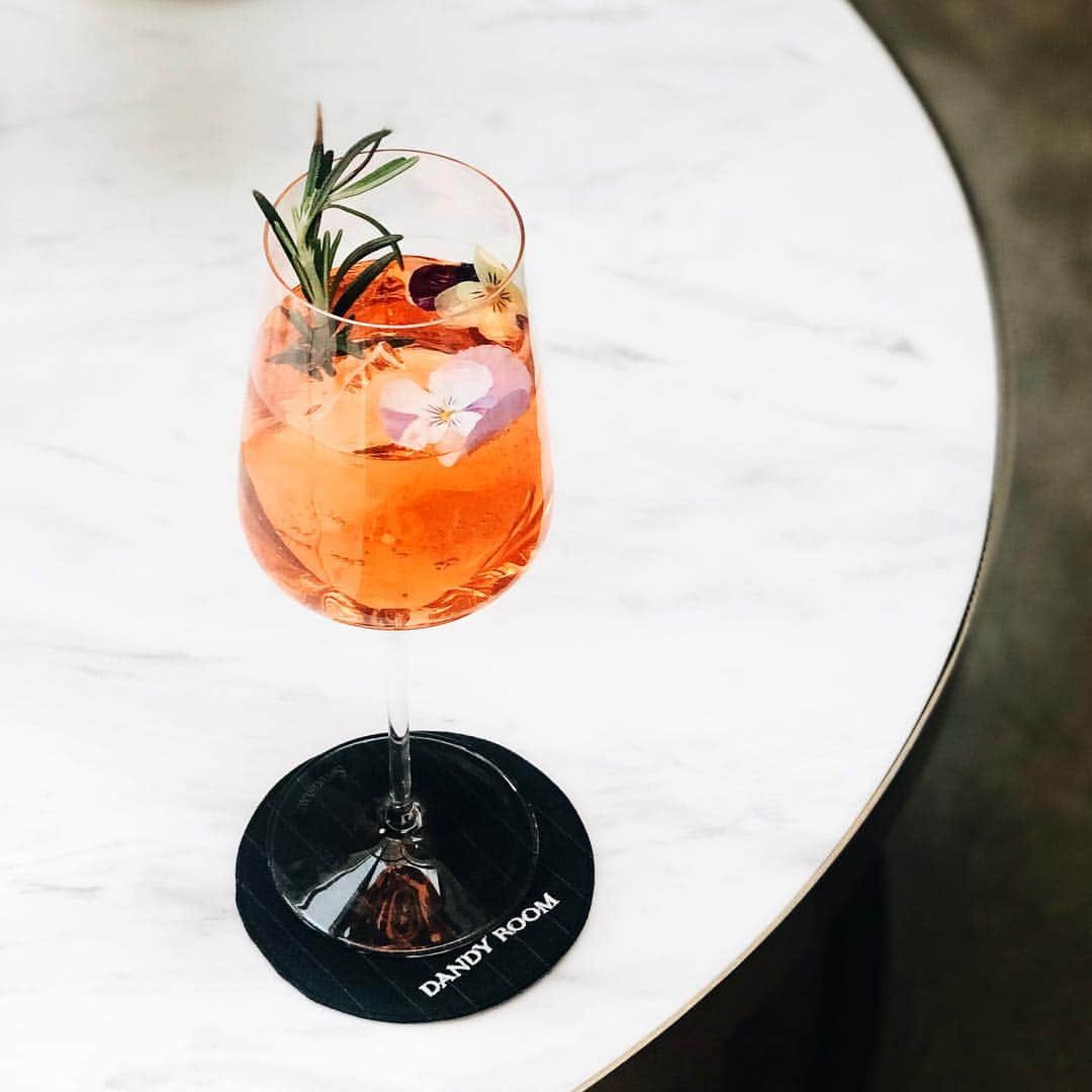 クリスティン・ウェイのインスタグラム：「Wednesday drink is like this.. #dandyroom #tb #cocktails #cwtravel」