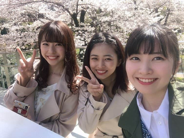 角田奈緒子さんのインスタグラム写真 - (角田奈緒子Instagram)「✱ミッドタウンお花見②  ななちゃんとゆいちゃんと行ってきました！！ とても楽しかった🥰  オシャレな飲み物飲んで、テンション上がっていたキャスター地方上京組です🤭💕 . 花粉が辛くて心配かけてごめんね🥺  #お花見 #桜 #ミッドタウン #六本木」4月10日 18時53分 - naokoon1122