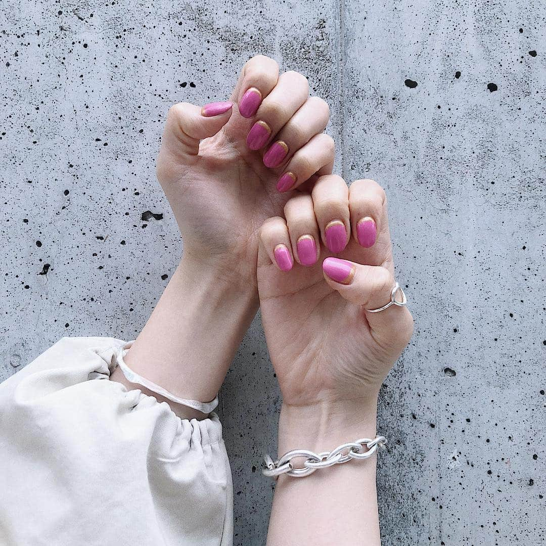 安中芙美さんのインスタグラム写真 - (安中芙美Instagram)「ㅤㅤㅤㅤㅤㅤㅤㅤㅤㅤㅤㅤㅤ new nail 💅 ﾋﾟﾝｸ×ｺﾞｰﾙﾄﾞ 私的に新しい組み合わせやけどお気にり❤︎❤︎ ㅤㅤㅤㅤㅤㅤㅤㅤㅤㅤㅤㅤㅤ 今回も @seepbeauty さん☝︎ いつも素敵nailありがとうございます🌷」4月10日 18時55分 - fumitwinsworld