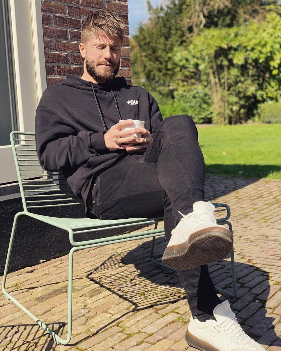 ラセ・シェーネさんのインスタグラム写真 - (ラセ・シェーネInstagram)「A little relaxation before tonight #coffeetime #ajajuv #championsleague」4月10日 19時01分 - lasse.schone