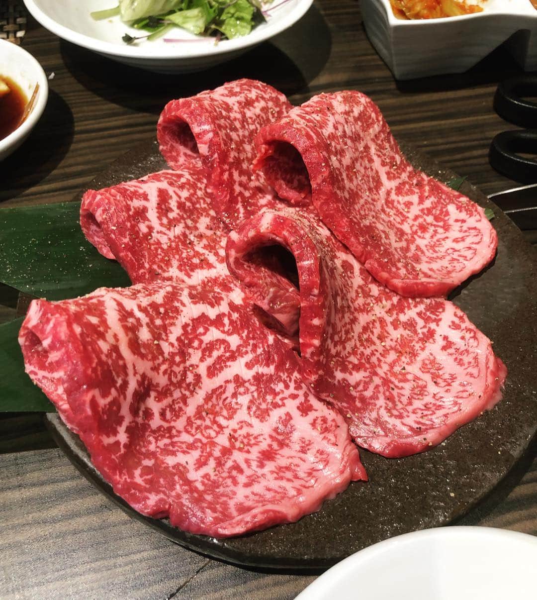 濱野りれさんのインスタグラム写真 - (濱野りれInstagram)「Yakiniku "SatoburiDA" #Reservation ➡︎1-2month #Taste ➡︎ A Meat meat and meat!! It was as delicious as original restaurant "satoburian" !! Pls check #rirelog I already posted✔️✔️ . 久しぶりのサトーブリアンさん🧸💗 今回はサトブリDAさんにお邪魔してきました〜🐮 美味しいお肉たくさん食べれて幸せDA👼💓 トレーニング後はやっぱり肉っ🍖 . . #satoburida#satoburian #yakiniku#wagyu#wagyubeef#kobebeef#tokyoeats#toptokyorestaurants#asagaya#tokyogourmet#meatlover #satoブリアン#サトーブリアン#サトブリda#予約困難#食べログ高評価#食べログ4#焼肉#和牛#九州和牛#阿佐ヶ谷#阿佐ヶ谷グルメ#東京グルメ」4月10日 19時07分 - riregram