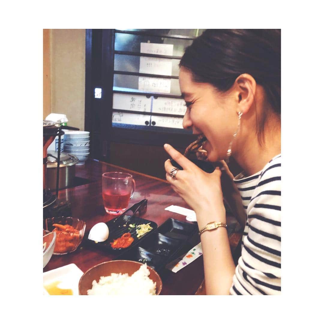桜めいさんのインスタグラム写真 - (桜めいInstagram)「🌸 誕生日当日は とにかく幸せでした👼 ペアルック奈緒ちゃんと一緒に 金継ぎピアス作って👯‍♀️✨ その後花見しつつ呑んでたら サプライズで天ちゃん来てくれて💘 夜はずっと行きたかった焼肉屋さんにも行けて🍖  一日中ずーーーっと幸せでした❤️！ 本当に本当にありがとう😭❤️ ・ #birthday #mybirthday #april6 #4月6日 #枚数多め  #後半に動画があるのでよかったら観てね #おめでとうって言ってもらえるだけで幸せなのです #たくさんのおめでとうありがとうございます」4月10日 19時22分 - mei_0406