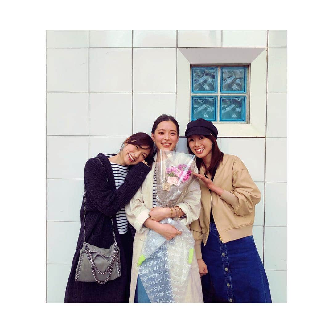 桜めいさんのインスタグラム写真 - (桜めいInstagram)「🌸 誕生日当日は とにかく幸せでした👼 ペアルック奈緒ちゃんと一緒に 金継ぎピアス作って👯‍♀️✨ その後花見しつつ呑んでたら サプライズで天ちゃん来てくれて💘 夜はずっと行きたかった焼肉屋さんにも行けて🍖  一日中ずーーーっと幸せでした❤️！ 本当に本当にありがとう😭❤️ ・ #birthday #mybirthday #april6 #4月6日 #枚数多め  #後半に動画があるのでよかったら観てね #おめでとうって言ってもらえるだけで幸せなのです #たくさんのおめでとうありがとうございます」4月10日 19時22分 - mei_0406