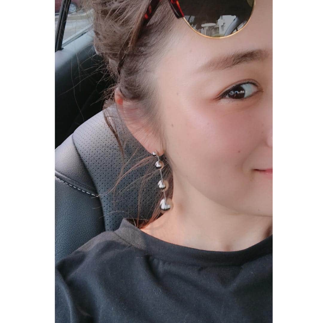 Keikooooooのインスタグラム：「New accessory ♡ お揃いでリングも可愛いかったーっ♡ . @sheriche.official @satomi.masheria #sheriche #ピアス #pierce #アクセサリー」