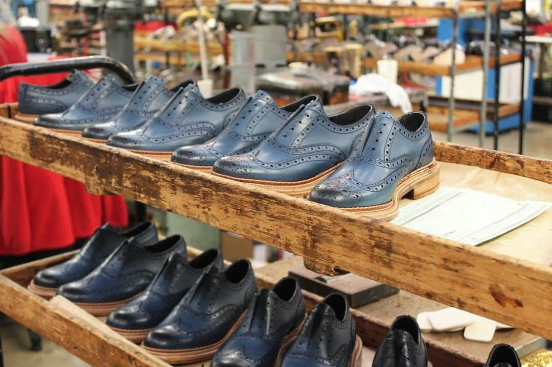 グレンソンさんのインスタグラム写真 - (グレンソンInstagram)「The ‘Triple Welt’ series of shoes are true Grenson classics as they weren’t developed in the design department, but instead by our own craftsmen in the factory. The main feature is a special sole and welt construction that makes the shoe look like it has three welts of different widths. This is true artisanal shoemaking and is unique to Grenson.⁣ ⁣ -⁣ ⁣ ⁣ #grenson #menswear #grensonshoes #grensonbrogues #mensfashion #mensstyle #thegoodshoe #triplewelt #madeinengland」4月10日 19時25分 - grensonshoes