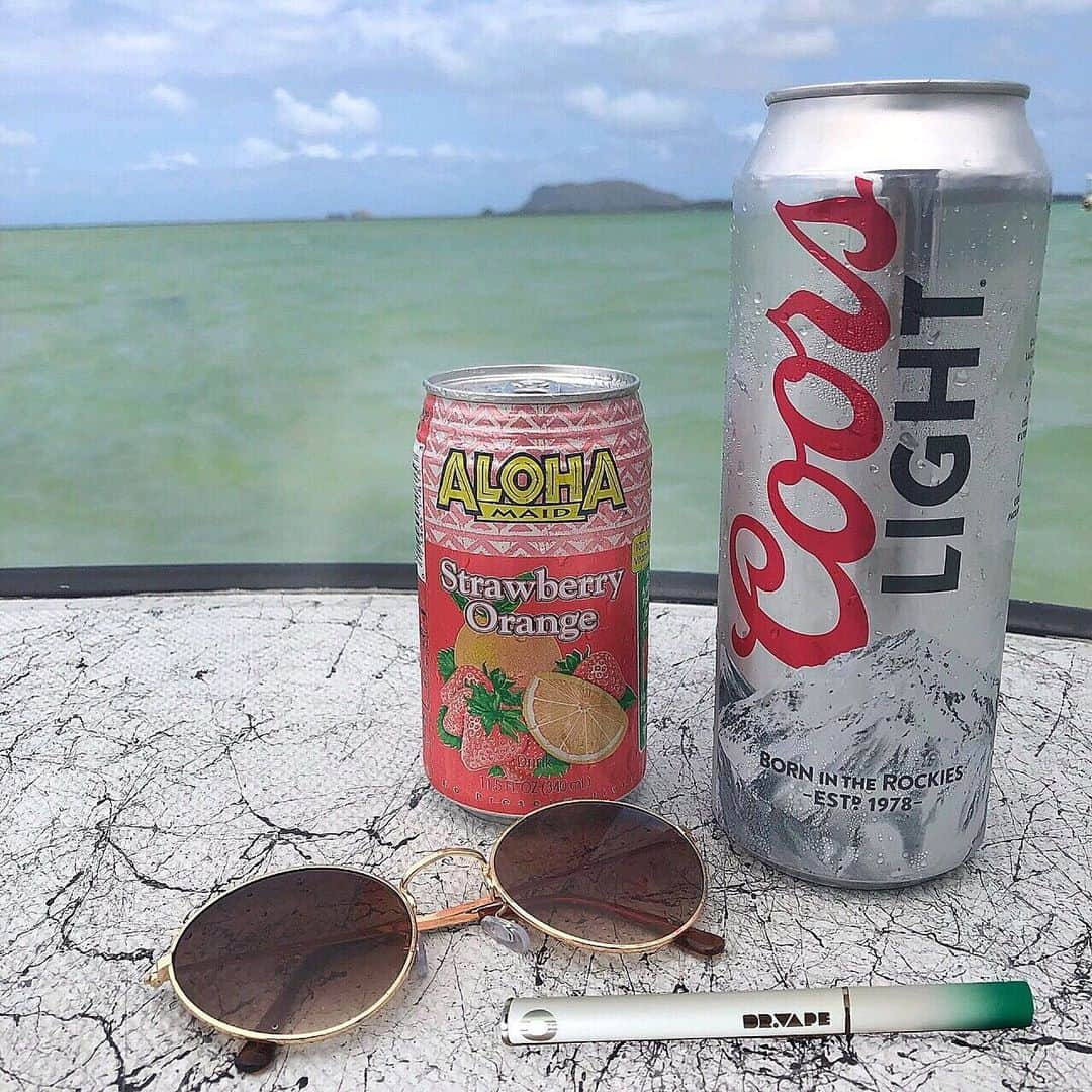 DR.VAPEさんのインスタグラム写真 - (DR.VAPEInstagram)「潮風の中で吸うDR.VAPEは清々しい😊✨ * * #DRVAPE#VAPE#waikiki#Hawaii#aloha#sea#travelgram#traveltotheworld#instagood#travel #ドクターベープ#べイプ#ワイキキ#ハワイ#アロハ#海#ハワイ好きな人と繋がりたい#リゾート#海好きな人と繋がりたい#世界旅行#健康#旅好きな人と繋がりたい#禁煙#禁煙グッズ#タバコ#禁煙したい#旅好き#ハワイ旅行」4月10日 19時34分 - dr.vape_official