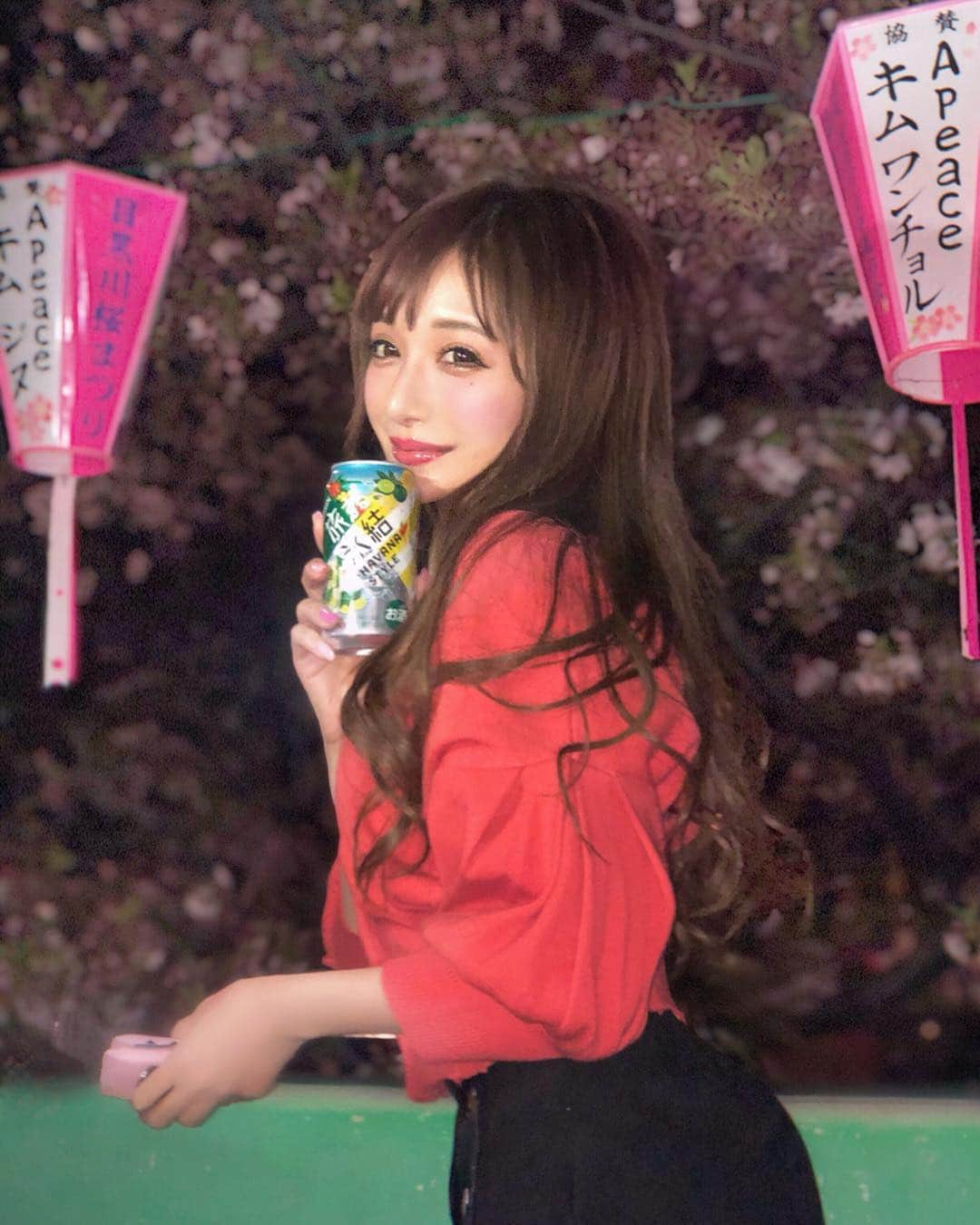 真優川咲さんのインスタグラム写真 - (真優川咲Instagram)「#🌸#🌳#🍡#🌃#🥂 🌸✨ . #桜の季節 に生まれたあたし 👶🍼💓 なので毎年#桜 を見ると特別な気分になります。。🥰 🌸 そして運命なのか.. ？ 毎年この時期付近に 出会ったり 濃く 同じ時間を過ごしたり 周りに居てくれる人達に 特に強い ﾅﾆｶを感じてしまう..💓🌸🔮 😶 #感謝 💫✨ 🦋 🦋 今夜 カウントダウンで 🎉 #お誕生日を迎えてしまいます 🤭🙈🥰🎂💖 この週間は #大好きな子 にしか 逢ってない。。 幸🥰🌸 . 今夜も #LOVEたん に囲まれて..💓🍽🐸🐸💓 午前０時を過ぎたら～ 1番に〜🎶 💁‍♀️ #お祝いコメントまってます 笑笑☺️🥰💋 #DREAMSCOMETRUE #Happybirthday 💫✨ . 🌸#中目黒 #夜桜 #花見 🌸 📸#photo by @xxaiminxx💛 💡#lighting by @nasa_tsukamoto💜 ♥️#LOVE #thanks 💋💕」4月10日 19時35分 - saki_411