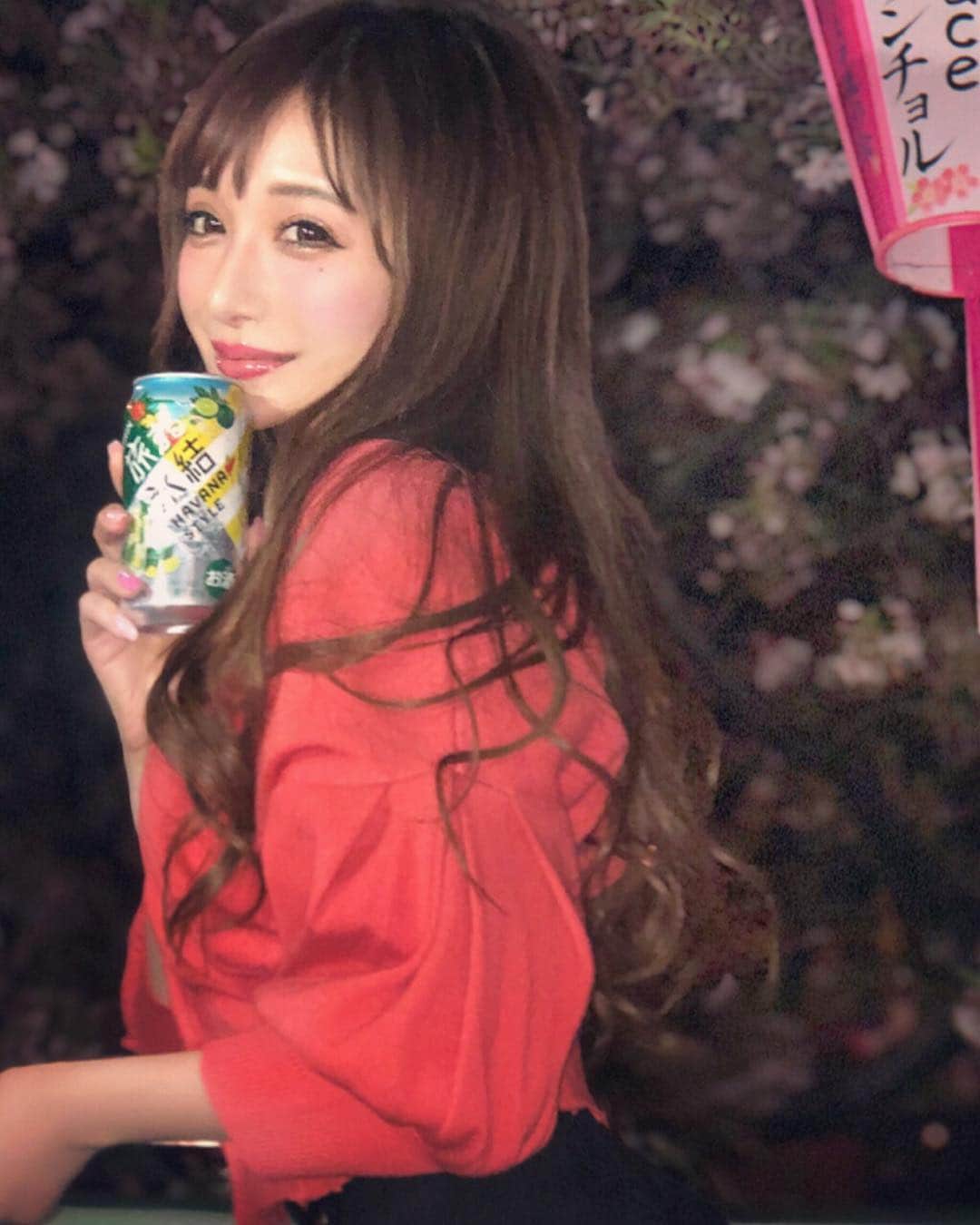 真優川咲さんのインスタグラム写真 - (真優川咲Instagram)「#🌸#🌳#🍡#🌃#🥂 🌸✨ . #桜の季節 に生まれたあたし 👶🍼💓 なので毎年#桜 を見ると特別な気分になります。。🥰 🌸 そして運命なのか.. ？ 毎年この時期付近に 出会ったり 濃く 同じ時間を過ごしたり 周りに居てくれる人達に 特に強い ﾅﾆｶを感じてしまう..💓🌸🔮 😶 #感謝 💫✨ 🦋 🦋 今夜 カウントダウンで 🎉 #お誕生日を迎えてしまいます 🤭🙈🥰🎂💖 この週間は #大好きな子 にしか 逢ってない。。 幸🥰🌸 . 今夜も #LOVEたん に囲まれて..💓🍽🐸🐸💓 午前０時を過ぎたら～ 1番に〜🎶 💁‍♀️ #お祝いコメントまってます 笑笑☺️🥰💋 #DREAMSCOMETRUE #Happybirthday 💫✨ . 🌸#中目黒 #夜桜 #花見 🌸 📸#photo by @xxaiminxx💛 💡#lighting by @nasa_tsukamoto💜 ♥️#LOVE #thanks 💋💕」4月10日 19時35分 - saki_411