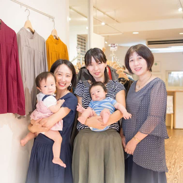 soarさんのインスタグラム写真 - (soarInstagram)「「子育てはわがままでいい」そんなメッセージを掲げ、授乳服や授乳ブラなどの商品を販売するモーハウス👚✨ 「“もっとでかけよう。もっと笑おう。妊娠中も、授乳中も、子育て中も、やりたいことをあなたらしく。すべての人が、いきいきと自由に輝ける”ように」 子連れ出勤などの取り組みも行なっている同社の代表である光畑由佳さんやスタッフのみなさんにお話を伺いました🌼 https://soar-world.com/2018/10/09/mohouse/ ・ ・ 「soar(ソアー)」は、人の持つ可能性が広がる瞬間を捉え、伝えていくメディアです🕊✨☘ https://soar-world.com/ ・ ・ #soar_world #モーハウス #女性の日 #女性 #子供 #母 #働く #仕事 #子育て#授乳 #娘 #授乳服 #授乳ブラ #子連れ出勤 #青山  #服 #育児 #母乳  #妊娠 #保育園 #社会 #ママ #新生児 #会社  #サロン #イベント #卒乳 #家族 #出産 #スリング」4月10日 20時00分 - soar_world