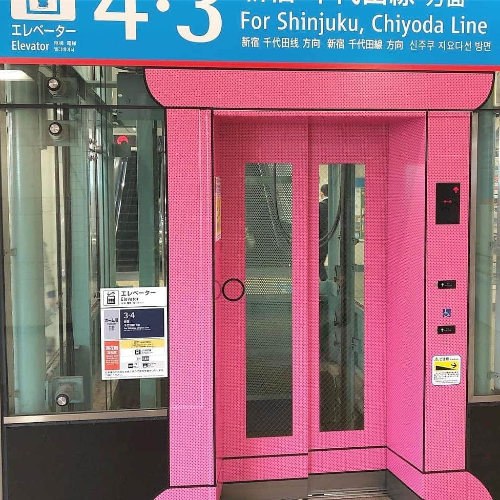 Woman.CHINTAIさんのインスタグラム写真 - (Woman.CHINTAIInstagram)「#登戸駅 （#Noborito  station in #Kanagawa )  藤子・Ｆ・不二雄ミュージアムが近くにあることから、最近駅がドラえもん仕様になって可愛い😍 アクセスの良さの割に完成な住宅地の広がる落ち着いた街・登戸は女性に例えると、Iラインシルエットがキレイだけどちょっとドラえもんカラー？なおしゃれガール💙 ・ ・ @woman.chintai では登戸駅周辺のお部屋も診断形式であなたにあったお部屋を探せる😘🏡 「Woman.CHINTAI」もしくは、「ウーマンチンタイ」で検索🔍 プロフィールのURLからもすぐに理想のお部屋が探せちゃいます✨ ・ Illustrated by @nodeko_ ・ ・ #WomanCHINTAI#部屋探し#CHINTAI #女性にオススメ #擬人化 #賃貸 #街 #1人暮らし #おしゃれ#女子#ファッションイラスト#fashionillutration#tokyofashion#ootd#ファッション#コーデ#今日のコーデ」4月10日 20時04分 - woman.chintai