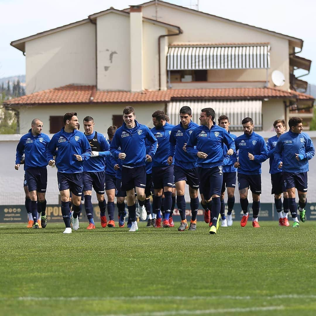 エンポリFCさんのインスタグラム写真 - (エンポリFCInstagram)「Azzurri stamani al lavoro al Castellani; domani nuova seduta mattutina in vista della sfida di lunedì con l'Atalanta 📸」4月10日 20時09分 - empoli_fc_official