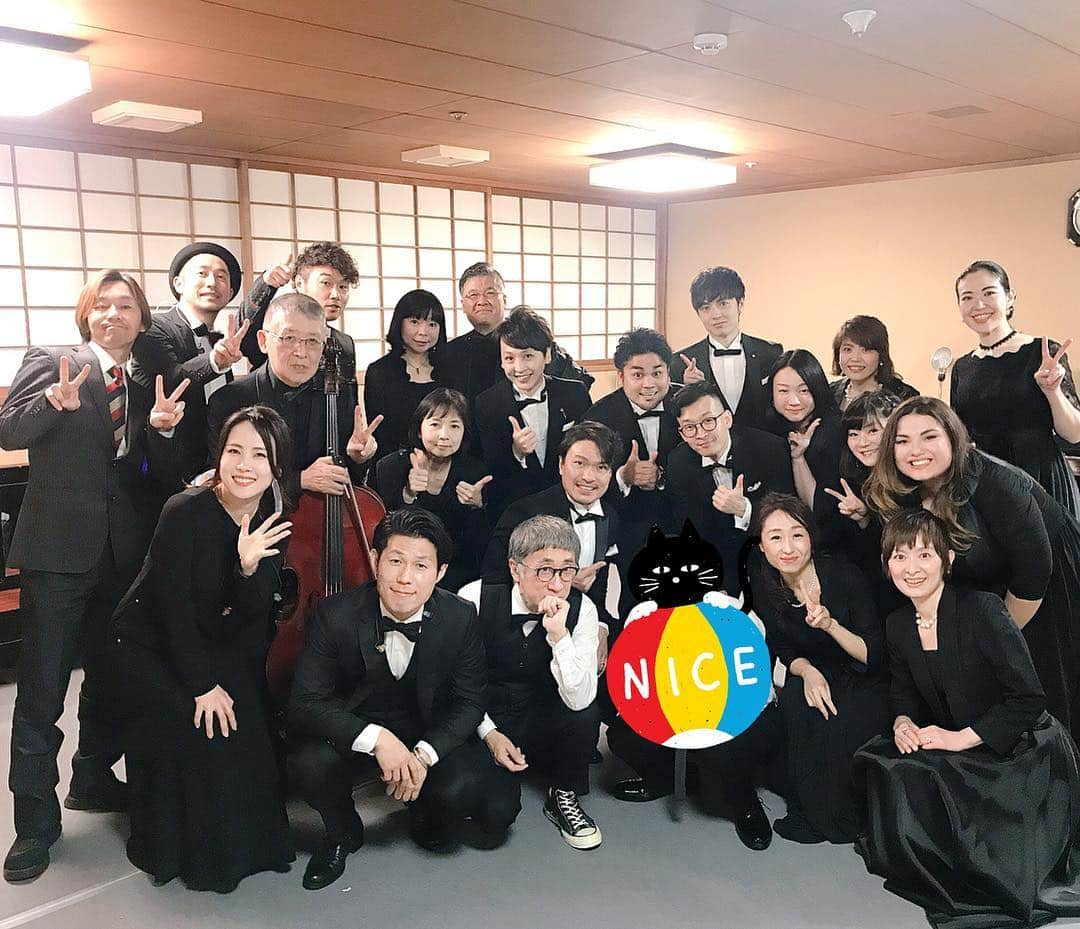 神佐澄人さんのインスタグラム写真 - (神佐澄人Instagram)「こんな記念すべき場所で演奏させてもらえる日が来るなんて人生どうかしてる。  昔からゆずっこだった僕にとってホントに夢見てるような感覚で、平成最後にとてつもない思い出が出来ました。  中学生の時の自分に教えてやりたい。  写真は素晴らしきバンドメンバーとクワイヤーのみなさん！  #天皇陛下御即位三十年  #祝賀コンサート  #松任谷由実  #misia  #ゆず  #keyboardist」4月10日 20時10分 - kanzasumito