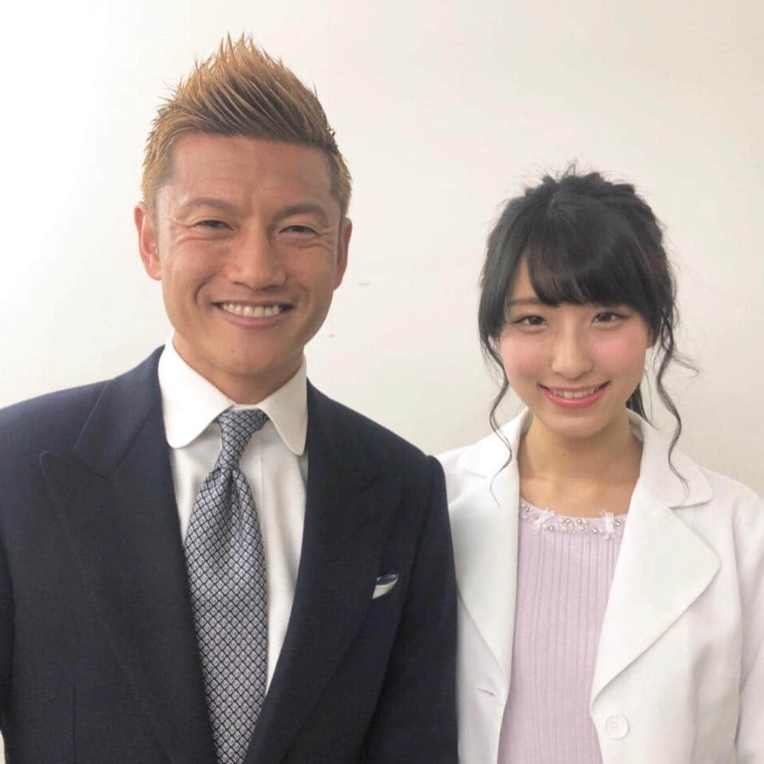 白木愛奈のインスタグラム：「スカパーサッカーチャンネル『Jリーグラボ』にアシスタントとして出演します!!⚽️ 北海道コンサドーレ札幌の経営者である野々村芳和さんがMCを務め、毎回ゲストを迎えて様々な角度から日本サッカーを分析する番組です！  今回のゲストは、Jリーグ副理事長の原博実さんです!! そしてアシスタントMCは元日本代表の播戸竜二選手です🔥1サッカーファンとして、サッカー少女(笑)として、ずっとサッカーの番組に携わりたかったのでとても嬉しいです😭  播戸選手がとっても優しくたくさん話してくれ、緊張もほぐれました！すごくかっこよかったです😳  4/13(土)21:00〜放送です。よろしくお願いします🙇‍♂️ #Jリーグラボ #スカサカ #播戸竜二 さん #スカパー #サッカー #⚽️」