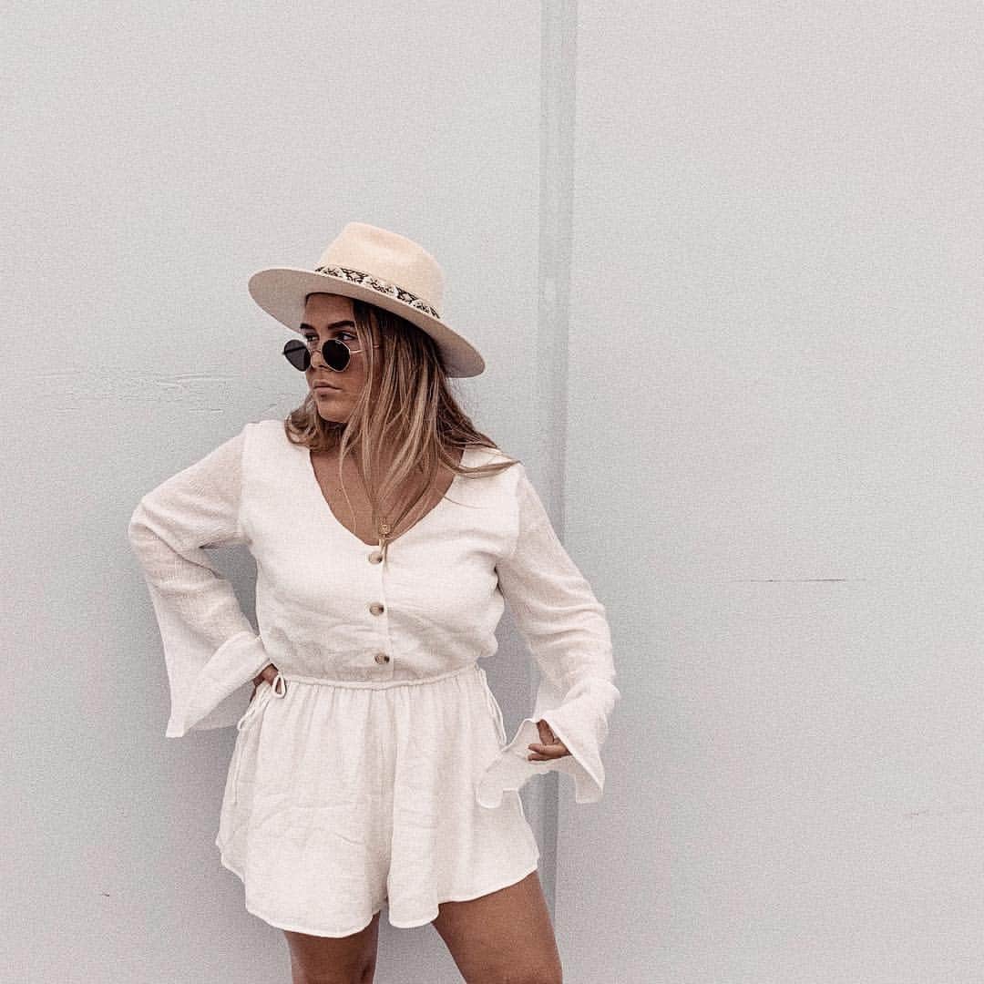 SABO SKIRTさんのインスタグラム写真 - (SABO SKIRTInstagram)「Love a babe in all white #fresh 🕊 @kaylaaaelliee giving us all the feels in our #bountyplaysuit」4月10日 20時11分 - saboskirt