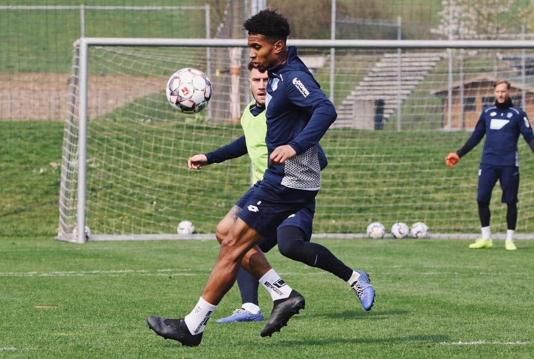 TSG1899ホッフェンハイムさんのインスタグラム写真 - (TSG1899ホッフェンハイムInstagram)「💪🏼 Good to see you back on the pitch, @reissnelson!」4月10日 20時13分 - tsghoffenheim
