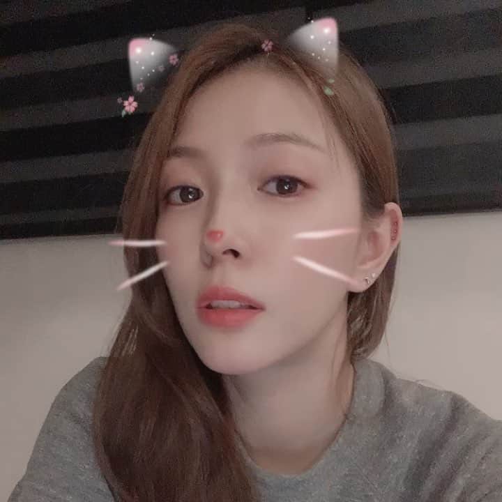 BoAのインスタグラム：「보보싶..???? 피어싱 부활! 🤟」