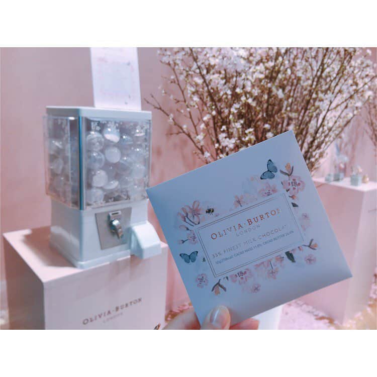 大谷朋子さんのインスタグラム写真 - (大谷朋子Instagram)「♡ * とっっても寒い日でしたが、 渋谷でお花見気分を楽しんできました🌸 * オリビアバートンの新シリーズ 《PRETTY BLOSSOM》の発売を記念した期間限定の ポップアップストア◡̈⃝⌚︎ ⡱ * 桜がいっぱいの店内には、 新作を含めたフルラインナップが勢ぞろい🌸 * 春にぴったりなバタフライモチーフの 時計を試着させてもらいました⚮̈ ʾʾ * 桜の木に願いを込めてタンザクを書いて、 タンザクチャレンジにも参加！ 新作の時計が1名様に当たるそうです♪ * このショップ限定で、 時計購入者にはベルト刻印がしてもらえたり、 インスタをタグ付けでポストすると、 ガチャガチャができたりと楽しいポップアップストア🌸 * どなたでも限定のノベルティがもらえるし、 何より可愛いので、ぜひ遊びに行ってみてください♪ * 場所は【渋谷 N_SPACE】で、 4月10日〜14日まで開催しています！ 最寄り駅は渋谷駅です🌸 * * @hms_watchstore  #oliviaburton_ambassador  #oliviaburton #オリビアバートン #時計 #watch」4月10日 20時17分 - tomoko_ohtani