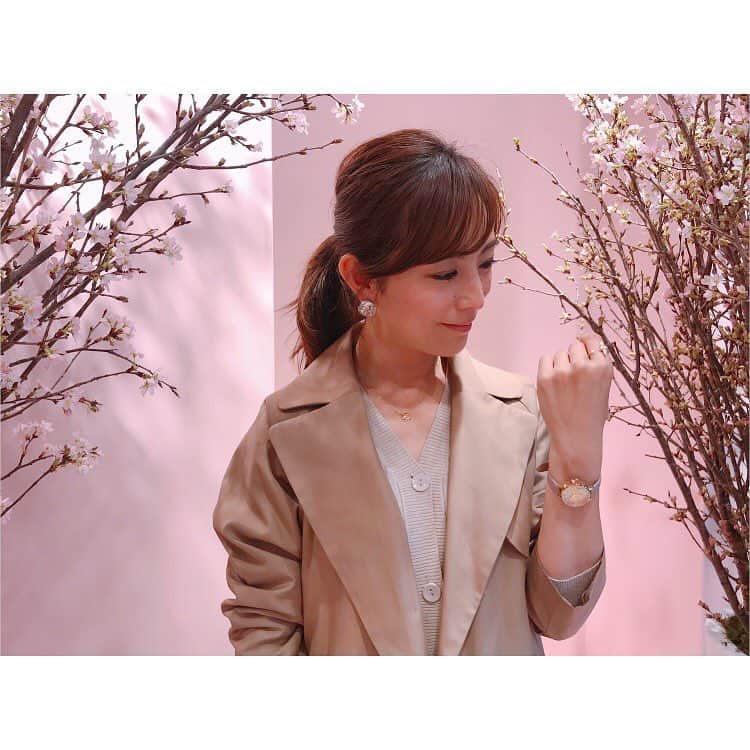 のインスタグラム：「♡ * とっっても寒い日でしたが、 渋谷でお花見気分を楽しんできました🌸 * オリビアバートンの新シリーズ 《PRETTY BLOSSOM》の発売を記念した期間限定の ポップアップストア◡̈⃝⌚︎ ⡱ * 桜がいっぱいの店内には、 新作を含めたフルラインナップが勢ぞろい🌸 * 春にぴったりなバタフライモチーフの 時計を試着させてもらいました⚮̈ ʾʾ * 桜の木に願いを込めてタンザクを書いて、 タンザクチャレンジにも参加！ 新作の時計が1名様に当たるそうです♪ * このショップ限定で、 時計購入者にはベルト刻印がしてもらえたり、 インスタをタグ付けでポストすると、 ガチャガチャができたりと楽しいポップアップストア🌸 * どなたでも限定のノベルティがもらえるし、 何より可愛いので、ぜひ遊びに行ってみてください♪ * 場所は【渋谷 N_SPACE】で、 4月10日〜14日まで開催しています！ 最寄り駅は渋谷駅です🌸 * * @hms_watchstore  #oliviaburton_ambassador  #oliviaburton #オリビアバートン #時計 #watch」