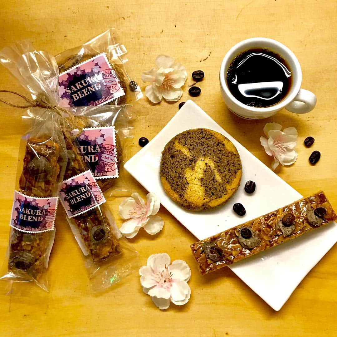 AMAZING COFFEEさんのインスタグラム写真 - (AMAZING COFFEEInstagram)「. information from AMAZING COFFEE  OSAKA SOUTH SIDE🍪 . OSAKA SOUTH SIDEより、 おいしいCOOKIEの登場です⤴︎⤴︎ . 4/12(金)〜4/15(月)の4日間、 SAKURA BLENDを使用した、COFFEEの香りいっぱいのCOOKIEをご用意致します🌸☕️ . 【商品名】 カレント クッキー カレント フロランタン . 【販売価格】 カレント クッキー¥400(税込) カレント フロランタン¥500(税込) . 【取扱店舗】 OSAKA SOUTH SIDEのみ . ✳︎数量限定のため、販売数に達し次第、 販売終了とさせていただきます。 ✳︎多くの方に楽しんで頂きたいため、 お一人様各2点までの販売とさせて頂きます。 . #AMAZINGCOFFEE #OSAKASOUTHSIDE #カレントクッキー #カレントフロランタン #SAKURABLEND #AMeCO #アメコ #coffee #カレント @current2007」4月10日 20時19分 - amazing_coffee_official