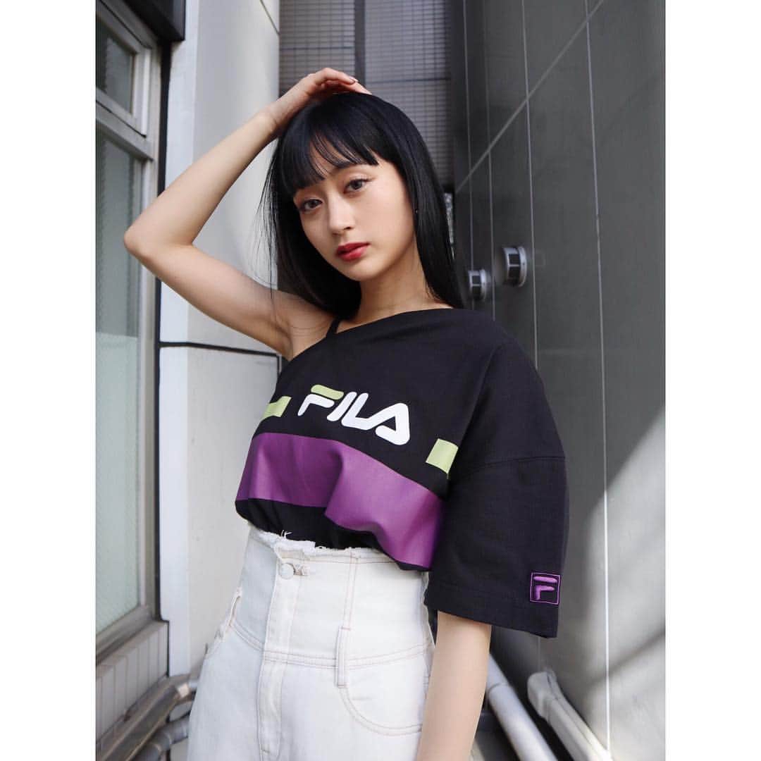 EMODA_LOOK BOOKさんのインスタグラム写真 - (EMODA_LOOK BOOKInstagram)「#MYSTYLEEMODA ㅤㅤㅤ ・【EMODA×FILA】ONE SHOULDER T/S ㅤㅤㅤ  アイテムはTOPのURLからCHECK✈️ ㅤㅤㅤ #EMODA #FILA #コラボ #RUNWAYchannel @emoda_official」4月10日 20時19分 - emoda_snap