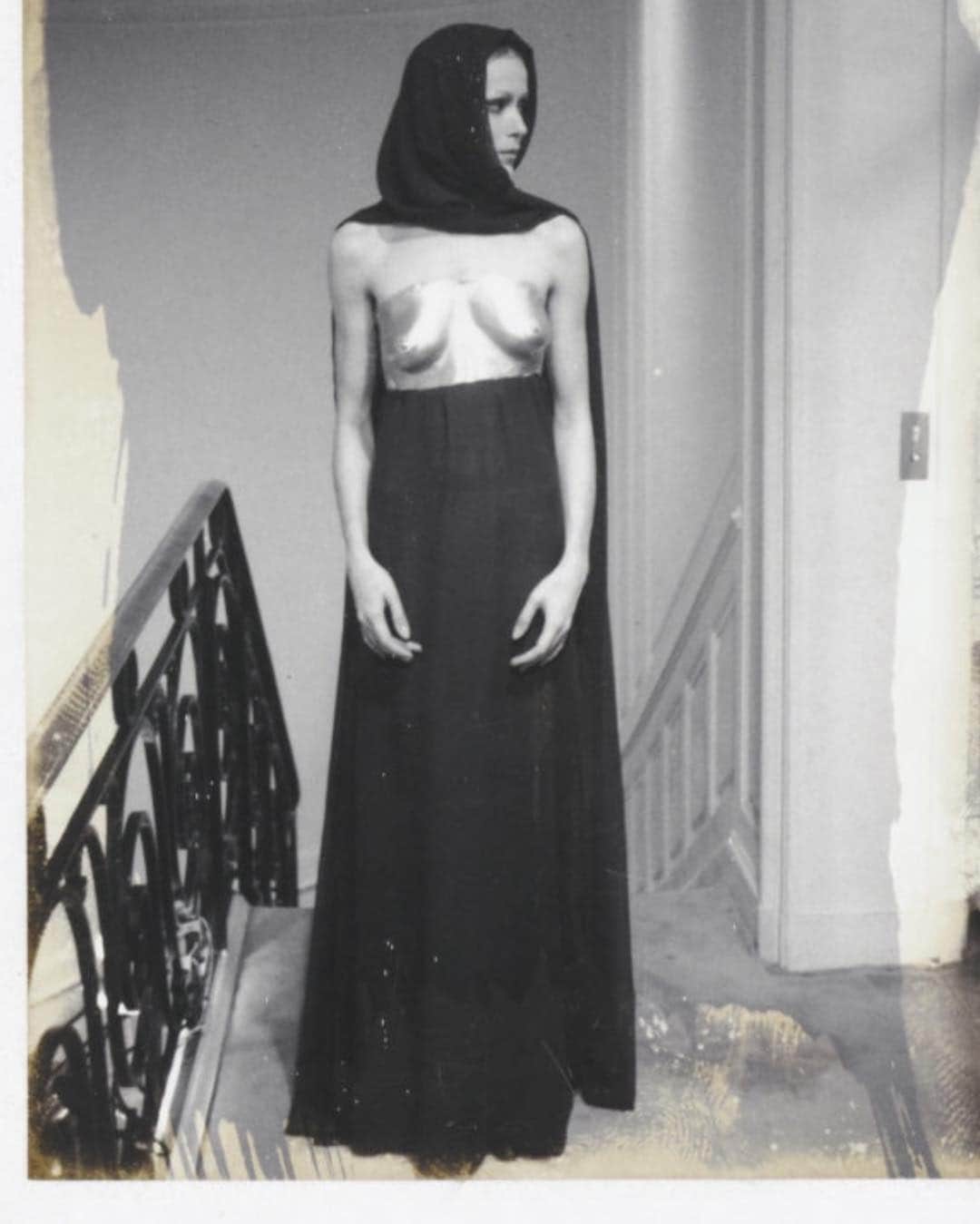 カリーヌ・ロワトフェルドのインスタグラム：「RIP, Claude Lalanne! You and your husband inspired so much fashion : here a piece of work for YSL(1969)🖤🙏🖤 @Jerome.gautier」