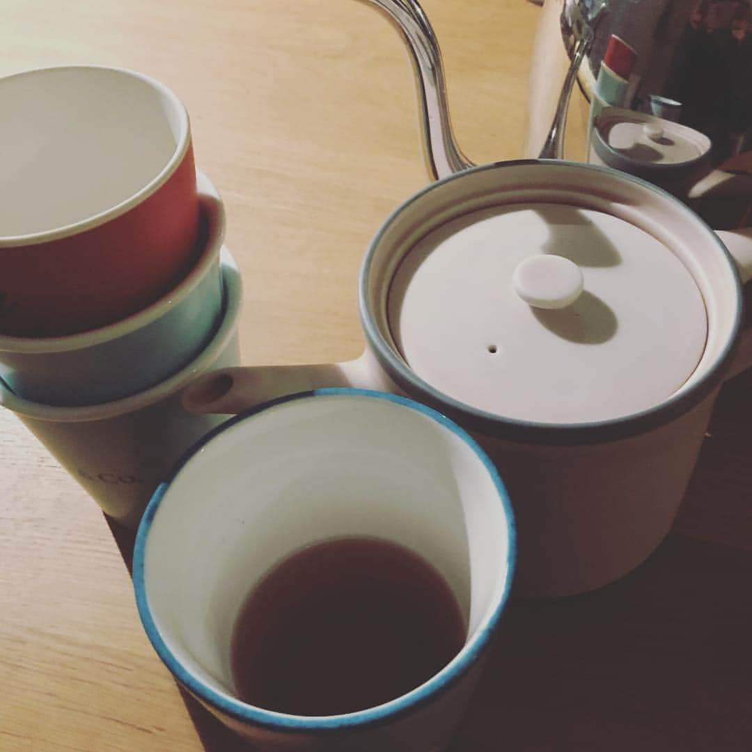 古市憲寿さんのインスタグラム写真 - (古市憲寿Instagram)「書かなくちゃいけないものがあって家にいるので、プーアル茶ばっかり飲んでる。痩せるかな？ #痩せたい #雨の東京」4月10日 20時28分 - poe1985