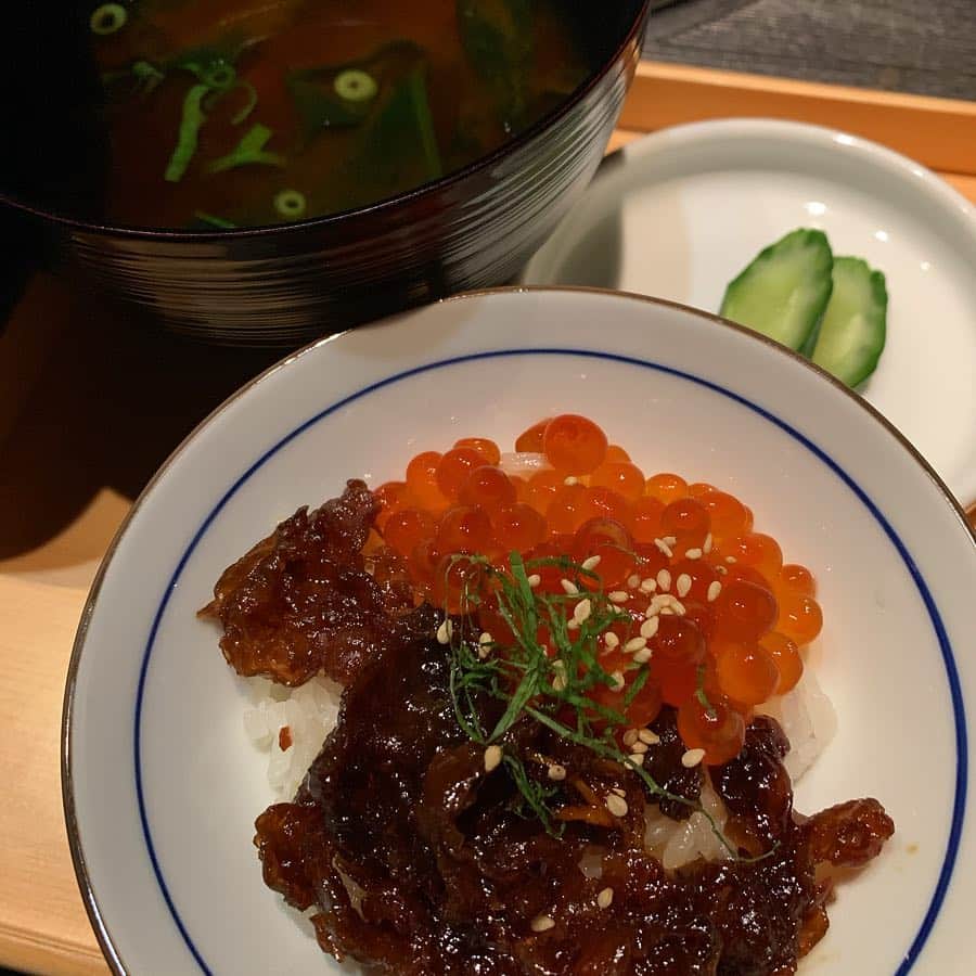 サキ吉さんのインスタグラム写真 - (サキ吉Instagram)「誕生日前日の晩ごはんは焼肉🙆‍♀️💕💕💕 ． 渋谷のざぶとん( @zabuton_shibuya )、ここよく来るんだけど 本当に美味しくてオススメ🤤❣️ 個室もあって人目も気にならないし、清潔感あって綺麗なお店🥰 なによりお肉がやばみ！ しかもね、エディブルフラワーがふんだんに使われてて見た目まで写真映え💕 ． みんなも行ってみてね✨ よく出現するから会うかもw ． #渋谷焼肉 #焼肉 #ざぶとん #誕生日前日ディナー」4月10日 20時40分 - sakikichi1201