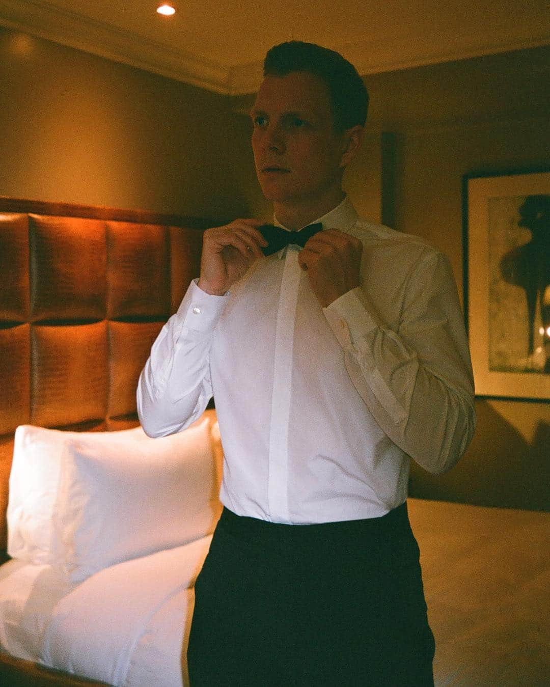 パトリック・ギブソンさんのインスタグラム写真 - (パトリック・ギブソンInstagram)「Olivier awards prep @themayfairhotel. Big thanks to the official hotel partner of The Olivier Awards @edwardianhotels #TheMayFairHotel for having us x」4月10日 20時41分 - paddygibson