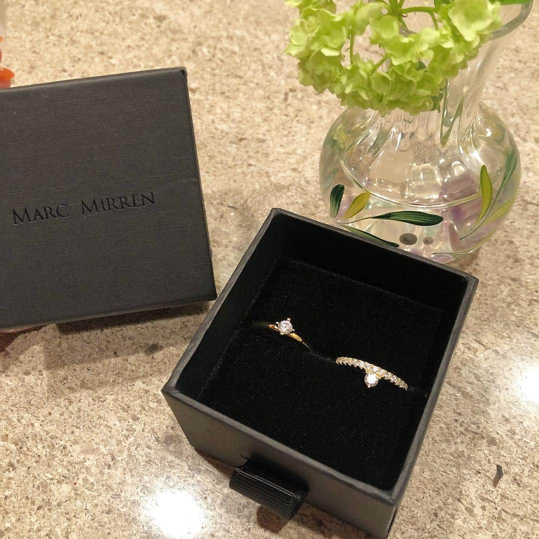 佐達ももこさんのインスタグラム写真 - (佐達ももこInstagram)「new ring❤️ @marcmirren  めちゃくちゃかわいいいい😍 最近毎日つけてる！！ 手頃なお値段なのに高級感があって好きです💞 . HPで購入する際にクーポンコード"sada15"を入力すると15%オフになるそうです💞 3つの商品を同時に買うと、1つのリングが無料になるそうです☺️🌸 是非お使いください💞 . . #ring#gold#accessory#marcmirren」4月10日 20時34分 - sadamomodayo