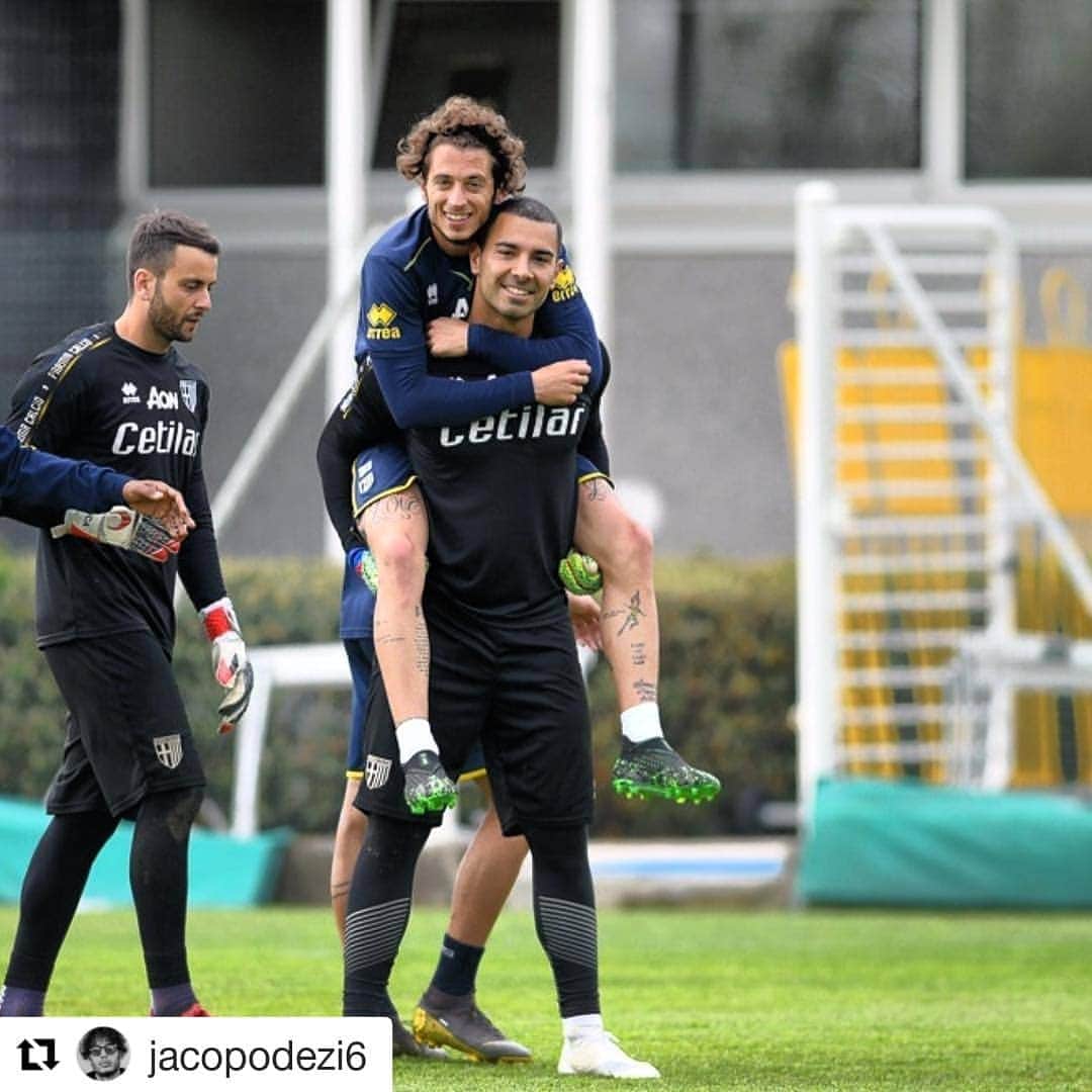 ルイージ・セーペのインスタグラム：「Wuaaaaa...quando la frase..."scinnm a cuoll"diventa reale...」
