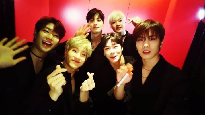 M-ON! MUSIC｜エムオンミュージックのインスタグラム：「﻿ ＼#ダイジョウブ／ ﻿ ﻿ 毎日頑張っているあなたへ。﻿ 「ダイジョウブ」という﻿ ひと言にこめたエール٩(°̀ᗝ°́)و﻿ ﻿ 4月3日に﻿ #Venus で日本デビューを果たした﻿ #ASTRO(@officialastro) の﻿ #Sign を﻿ #エムオンミュージック にて近日公開！﻿ お楽しみに～﻿ ﻿ 【参加メンバー】﻿ #チャウヌ #CHAEUNWOO(@eunwo.o_c)﻿ #ムンビン #MOONBIN(@moon_ko_ng)﻿ #エムジェイ #MJ(@mj_7.7.7)﻿ #ジンジン #JINJIN(@ast_jinjin)﻿ #ラキ #ROCKY(@minhyuk202523)﻿ #ユンサナ #YOONSANHA(@ddana_yoon)」