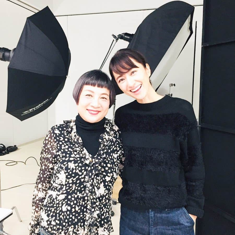 前田ゆかさんのインスタグラム写真 - (前田ゆかInstagram)「FANCL ESPOIR  plus  4月号 「健康情報 カラダ見直し帖」 のページも是非ご覧になってもらいたい。  大人のハリが欠かせない 肌、ボディ、気持ちのハリ！ どうやったら保てるのか？上がるのか？ 復活！ 私のハリツヤ力。  肌にも心にもハリが大切をテーマに、  美容ジャーナリストの山崎多賀子さんと対談させてもらいました。  多賀子さんのおっしゃった 「いくつになっても成長したいという気持ちがある方は老けて見えない、自分次第で心や体のハリはつくれるもの」  前向きな多賀子さんから  大人の美はまだまだ進化できるわよ！とポーンと背中を押してもらった感じです！ 心のハリの大切さ軽やかに生きるヒントも散りばめられて肌も心も上向きになる対談でした。 実践する「上がる」ケアも大公開。  是非、お手にとってご覧になってください✨ #FANCL #ESPOIRPLUS #無添加 #スキンケア #何かに集中する時間 #心の豊かさがハリにつながる #山崎多賀子 さん #目標を持って頭や体を使うこと #納得」4月10日 20時51分 - maeyuka