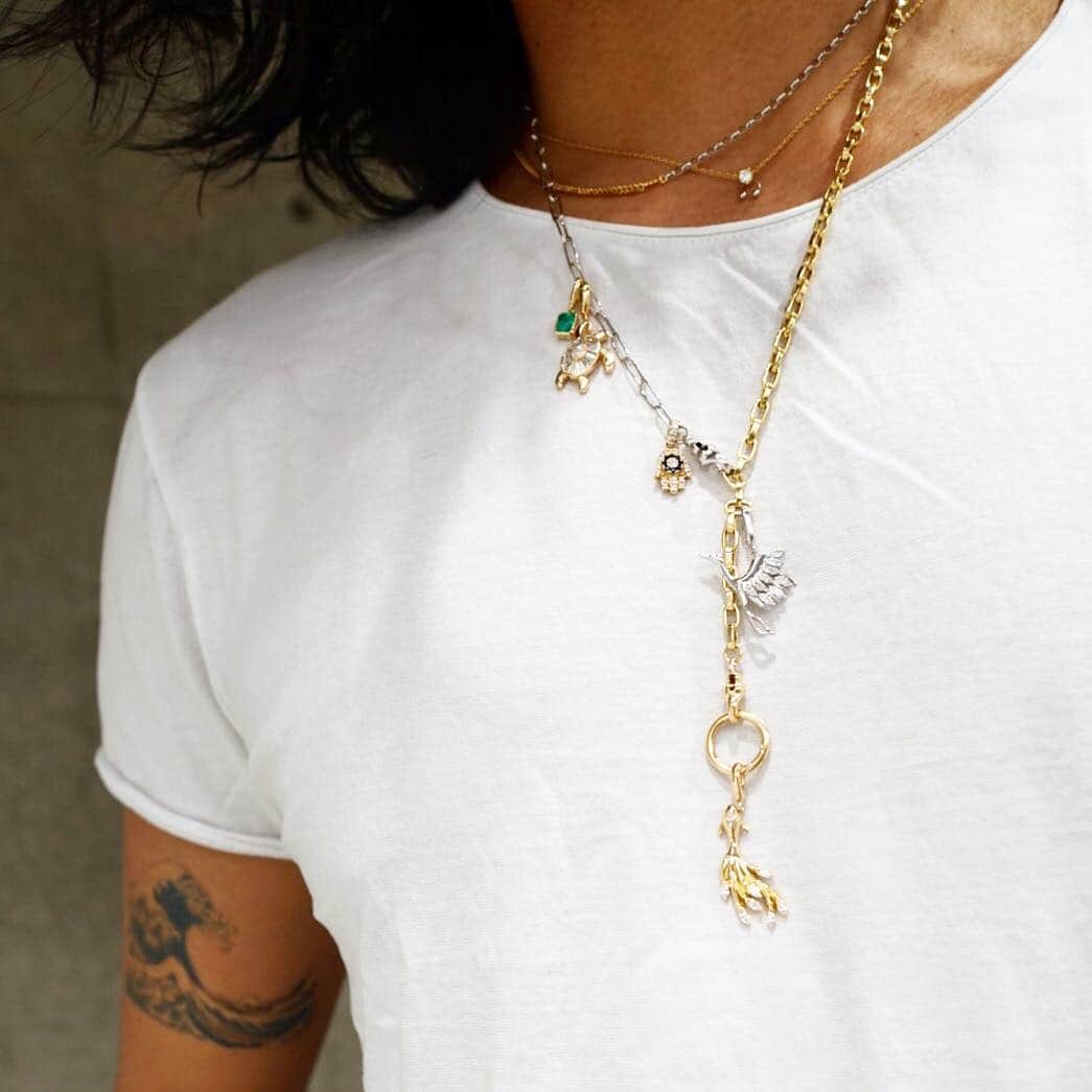稲木ジョージのインスタグラム：「DESIGNED IN NEW YORK, HANDCRAFTED IN JAPAN. @milamorejewelry 💎 これからは、本質が問われ、本物だけが生き残る時代。ニューヨーク発だけれど、日本の文化からインスパイアされた新ファインジュエリーブランド #ミラモア に注目。  何にお金を払って、どんなものを身につけるか……それってその人の生き方そのもの。これからは本物を欲する人たちがもっともっと増えるでしょう。本当に価値あるものに投資できる大人になるべき、と最近痛感する😎🔥」