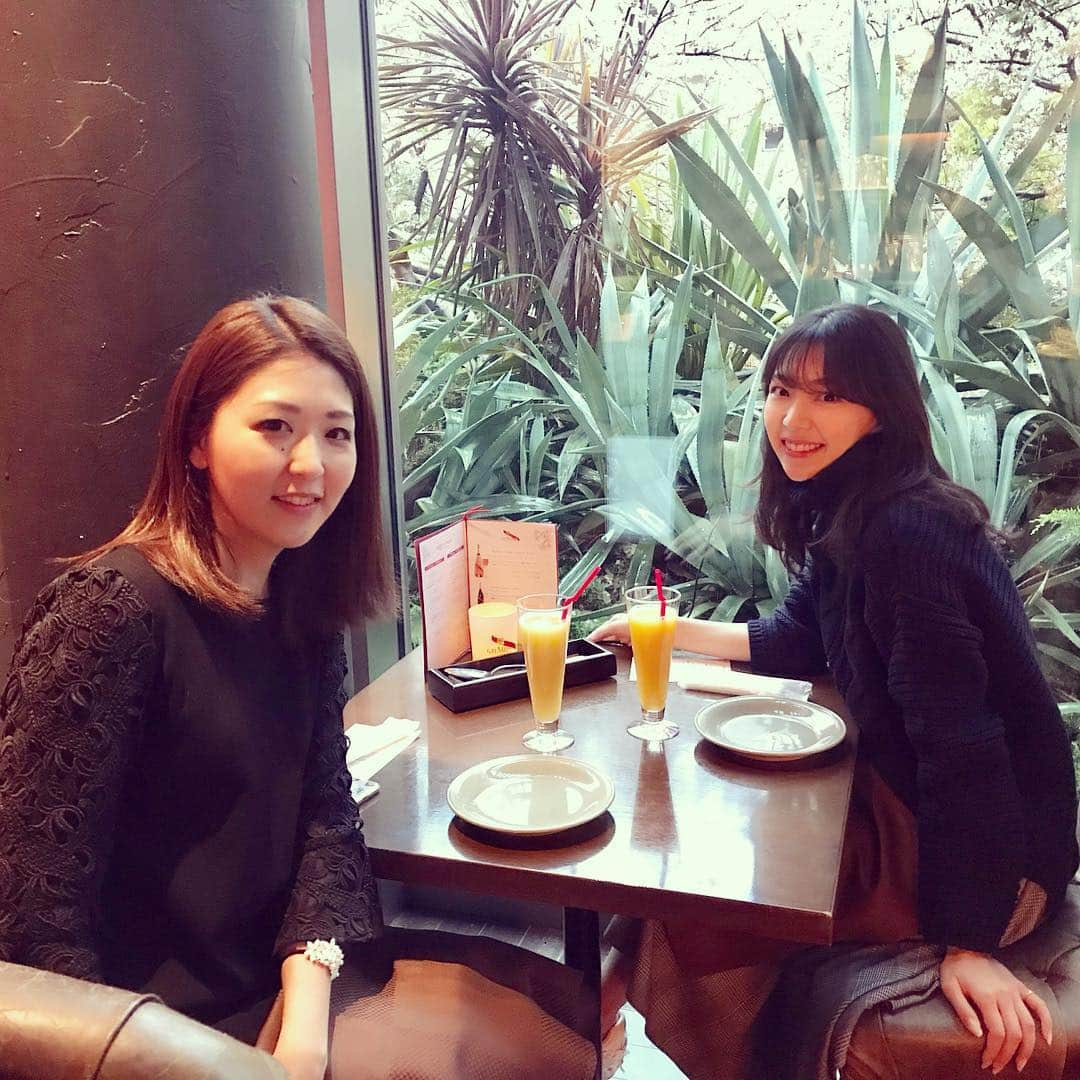 石原夕里朱のインスタグラム：「Dinner♡ #dinner #sistersdinner #girlsdinner #Roppongi #yum #gourmetstagram #food #instafood #instagood #roppongidinner #tokyoeats #ディナー #お花見ディナー #姉妹ディナー #姉妹会 #仲良し姉妹 #仲良しこよし #六本木 #六本木グルメ #東京グルメ #りぃグルメ東京 #今日寒すぎる #ご飯食べてとっとと帰宅 #☔️ #🥶」