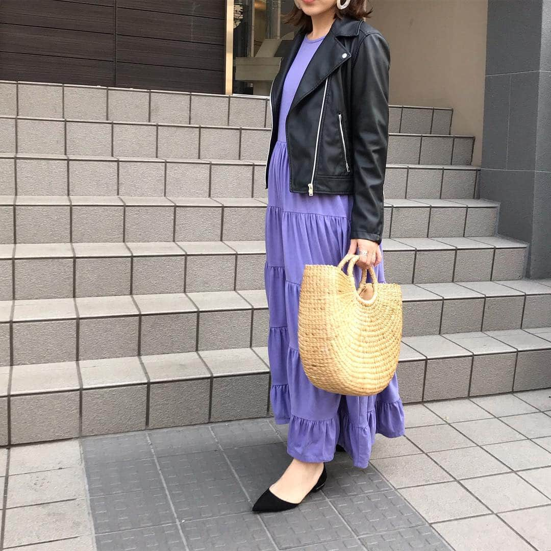 maricoさんのインスタグラム写真 - (maricoInstagram)「#outfit op… #basementonline  outer… #uniqlo  shoes… #zara ・ ・ @basement_online のティアードワンピ７部丈なので上着を羽織って今の時期丁度いい💕 最近パープルとかピンクに挑戦中😂 ____________ #ティアードワンピース#ユニクロ#ライダース#ユニクロ#ベースメントオンライン#楽天#カゴバッグ#今日の服#今日のコーデ #fashion#locari#mineby3mootd」4月10日 21時08分 - marico__0088