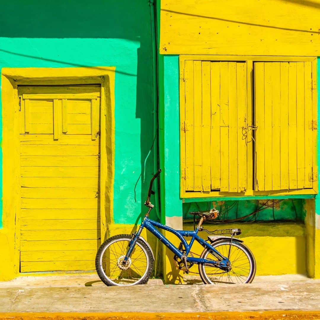 ルフトハンザさんのインスタグラム写真 - (ルフトハンザInstagram)「Bright, contrasting colors show the vibrant culture of the island north of Cancún – Isla Mujeres. #Lufthansa #CityOfTheMonth #Cancún」4月10日 21時00分 - lufthansa