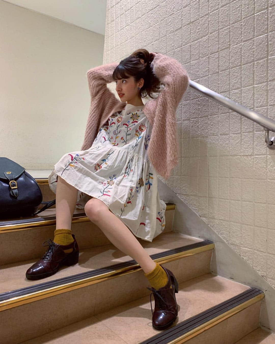 LINA（吉村リナ）さんのインスタグラム写真 - (LINA（吉村リナ）Instagram)「It’s okay not to be okay sometimes.  Sometimes, there are moments that are too hard to handle everything at once, but keep reminding yourself that anything lasts forever..except love.  and life has so much more beautiful moments to offer you in the future not so far 🕊✨🌏✨ #reminderforyou#reminderforme ・ 頭の中では解決して、乗り越えて、全てに感謝して、次のステップに踏み出せていたつもりでも、 身体も同じとは限らない。身体は、きっと心よりも素直なのかな🌙 でも、今度こそ乗り切らないと、一生抱えるわけにはもういかない。 物事が起こるときってどうしてこんなにも全て同時なんだろうって思うけど、 きっとそれにも意味があって、全て結局は自分で引き寄せた経験とストーリーなんだって思う👣✨ それに、辛いことはそんなに長くは続かないものだから。 どうせやるなら、どうせ同じ時間を生きるなら、楽しもう🌚🌹🌝」4月10日 21時03分 - lina3336