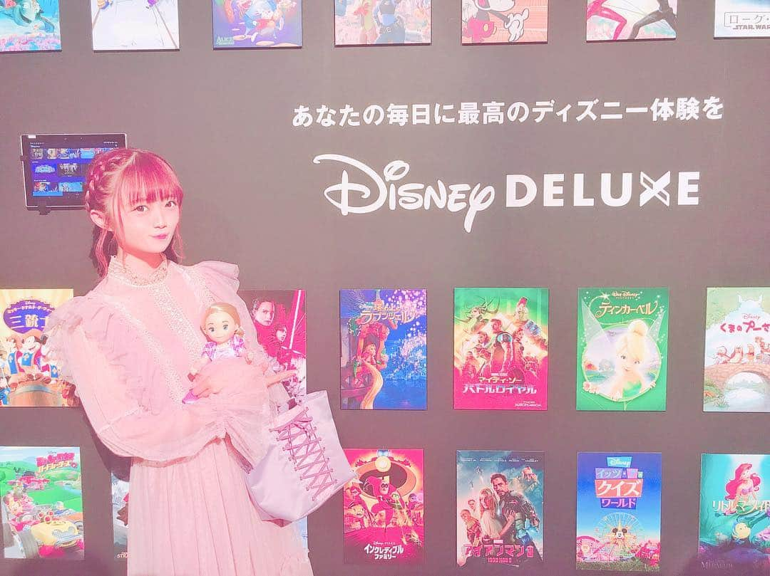 中井りかさんのインスタグラム写真 - (中井りかInstagram)「ちなみにDisney DELUXEでは わたしのだーーーーーーーいすきな ラプンツェルも見られるので 今回はスモワのチビラプとあいにゃんさんプロデュースのメゾンドフルールのバッグを持って行きました！  お子さんのいる方は移動中や病院内など騒がしくならないように子どもに見せながら自分も楽しめるという😳✨一石二鳥ですね🥰  #ディズニーデラックスパーティー #ディズニーデラックス #PR #Disney #ディズニー  #Pixar #ピクサー  #Starwars #スターウォーズ  #Marvel  #マーベル #ディズニーデラックスパーティー #ディズニーデラックス #PR #Disney #ディズニー  #Pixar #ピクサー  #Starwars #スターウォーズ  #Marvel  #マーベル」4月10日 21時05分 - rika___n24x