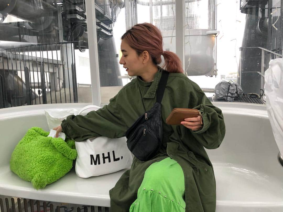 ソーダのインスタグラム：「こーんな大きい観覧車に乗ったものの高所恐怖症なのでずっと目瞑ってた」