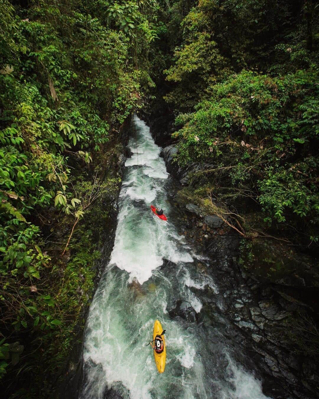 エディー・バウアーさんのインスタグラム写真 - (エディー・バウアーInstagram)「Follow the current… and your thirst for adventure. #WhyIHike #liveyouradventure Photo credit: @ckorbulic」4月10日 21時30分 - eddiebauer