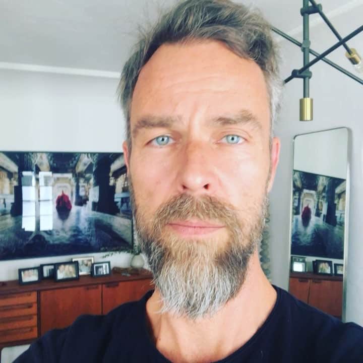 JR・ボーンのインスタグラム：「I accept @echriqui challenge to help bring awareness to the fact that nearly 8 IN 10 #LGBTQ students experience verbal harassment in our schools. Such harassment silences our youth, preventing them from thriving in that environment. This Friday, April 12, thousands of students will join the #DayofSilence, the largest student-led national protest in support of safe & inclusive schools, supported by @GLSEN. This silent video is in support of #DayofSilence - I now challenge @ianbohen @richardsharmon and @tylerposey58 to make their own silent video & donate $10 to @GLSEN at glsen.org/silence (link in bio) -- AND TO CHALLENGE 3 MORE FRIENDS!」