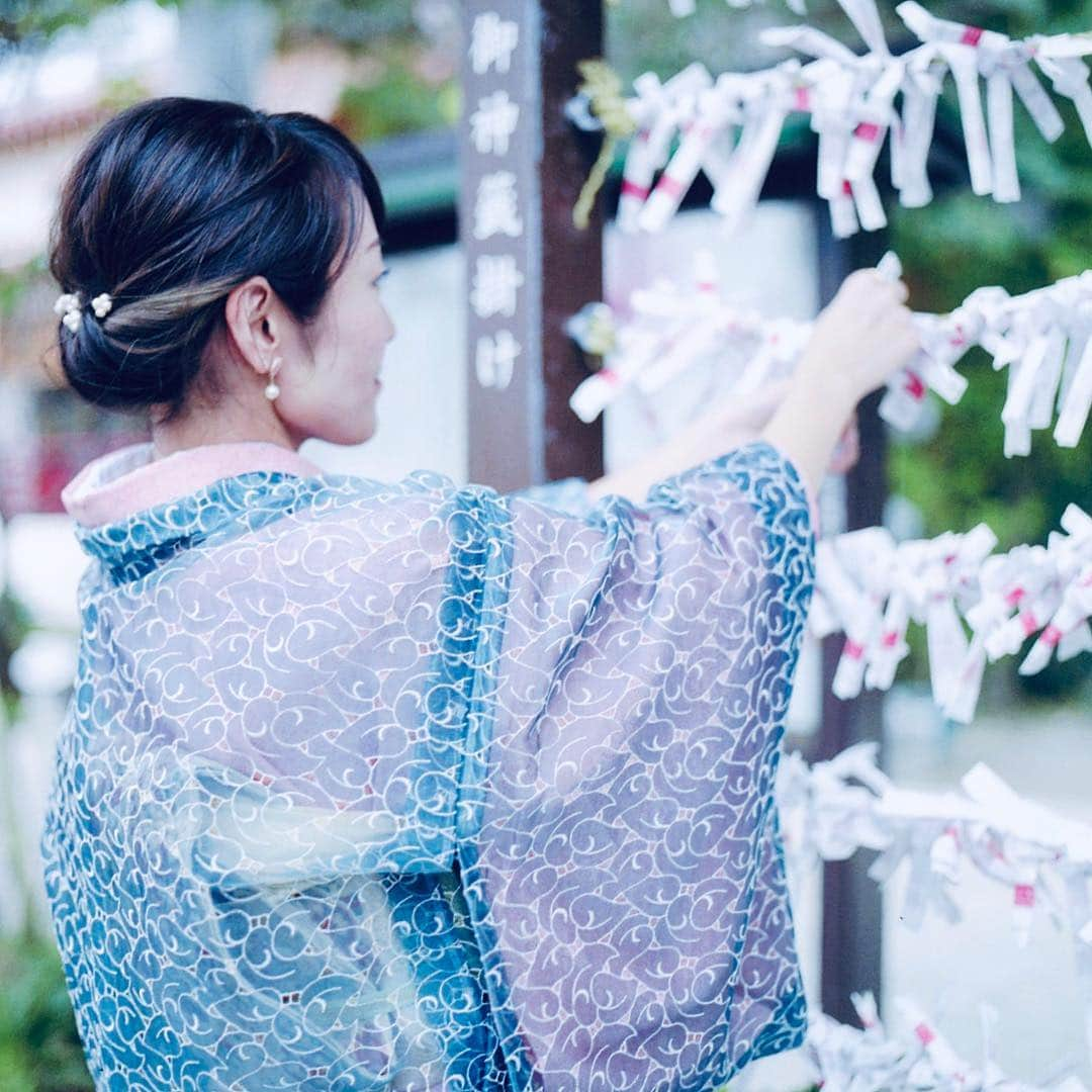 ゆうゆさんのインスタグラム写真 - (ゆうゆInstagram)「.﻿ 2019.04.11﻿ ﻿ ﻿ 一日遅れの﻿ ℋᵅᵖᵖᵞℬⁱʳᵗᑋᵈᵃᵞ◡̈*❤︎﻿ ﻿ @sayumi_film﻿ 好きな事を楽しんでるさゆみちゃん﻿ どんどん輝いてるね。﻿ ﻿ これからもキラキラな毎日をね✨﻿ ﻿ ﻿ *・゜・*:.。..。.:*・゜・*:.。. .。.:*・゜゜・**・゜*:.。﻿ ﻿ ﻿ #おきなわ写ガール誕生日おめでとう﻿ #hassleblad500cm  #おきなわ写ガール﻿ #hasselblad_diary  #波上宮﻿ #着物女子 #hassleblud」4月11日 8時24分 - _hikarinohako_