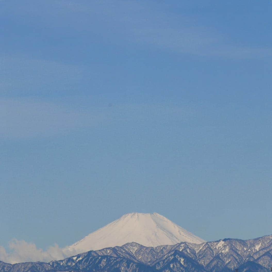 くろさんのインスタグラム写真 - (くろInstagram)「くっきり富士山🗻 #mtfuji #富士山 #東京から見える富士山」4月11日 7時00分 - m6bmw