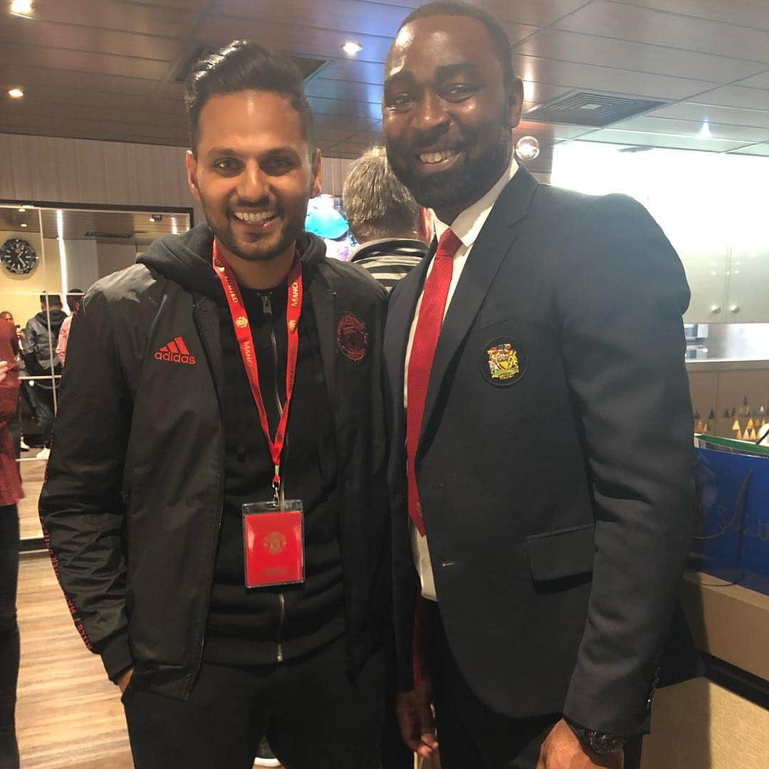 アンディ・コールさんのインスタグラム写真 - (アンディ・コールInstagram)「Nice to catch up this evening @manchesterunited @fcbarcelona  game looking forward to the 2nd leg still a lot to play for」4月11日 6時57分 - andycole09