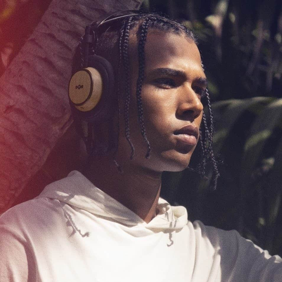 ボブ・マーリーさんのインスタグラム写真 - (ボブ・マーリーInstagram)「Find your place of peace.... The new @houseofmarley #ExodusWireless headphones feature an extended 30 hour battery life and come with memory foam ear cushions to keep you focused on what matters. Get yours today at the link in our bio. #houseofmarley . . . Thanks to our #projectmarley reforestation initiative with @onetreeplanted, each pair sold helps plant a tree out in the wild. So far we've planted over 168,000 trees around the world!」4月11日 7時12分 - bobmarley