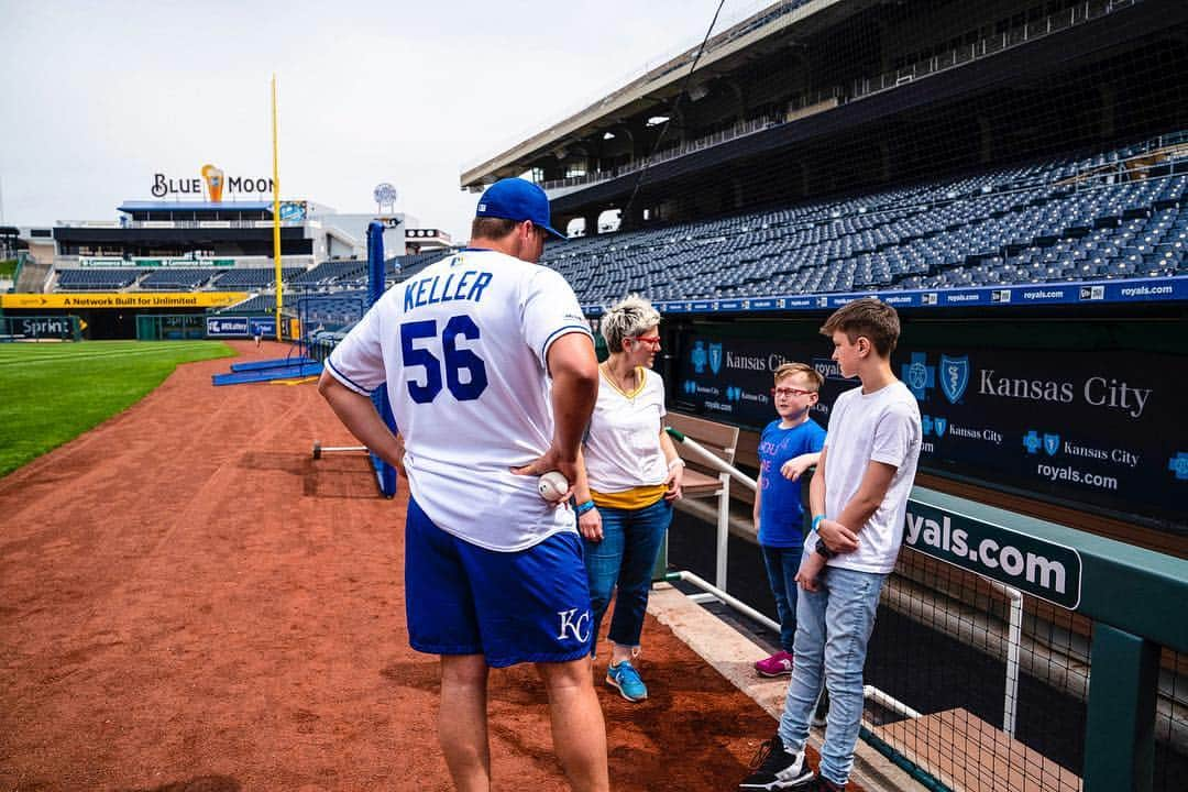 カンザスシティ・ロイヤルズさんのインスタグラム写真 - (カンザスシティ・ロイヤルズInstagram)「Hosted a couple heroes today. #AlwaysRoyal 💙」4月11日 7時17分 - kcroyals