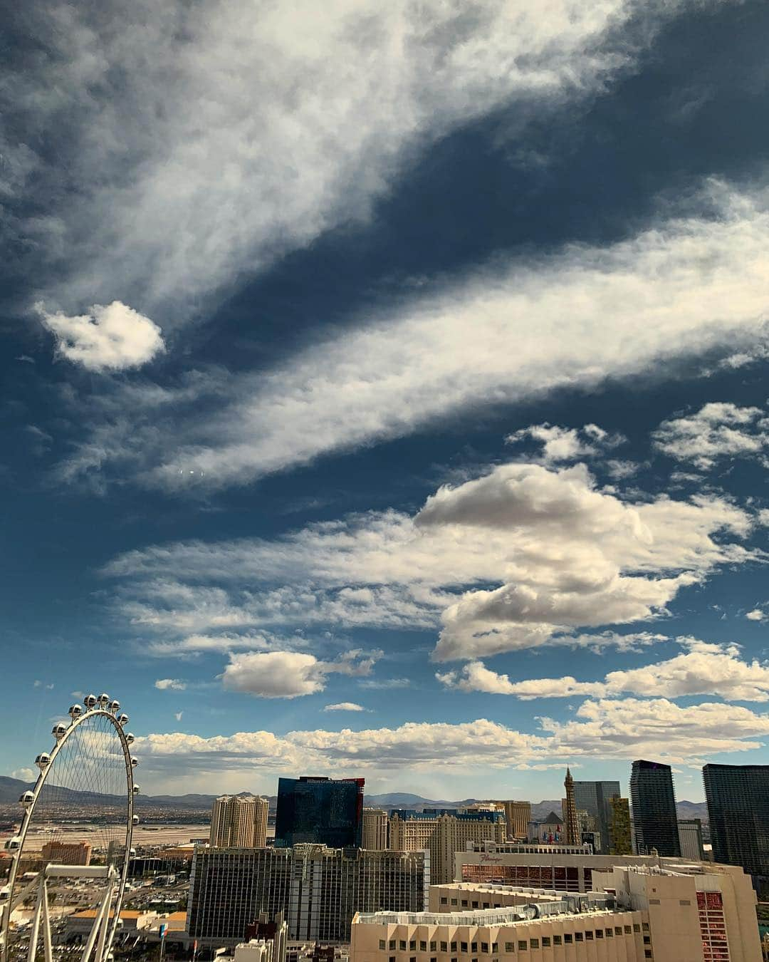 クリスティ・ブリンクリーさんのインスタグラム写真 - (クリスティ・ブリンクリーInstagram)「What a GORGEOUS Day to Put on a Show!!!! @chicagomusical  @venetianvegas #skiesthelimit」4月11日 7時27分 - christiebrinkley