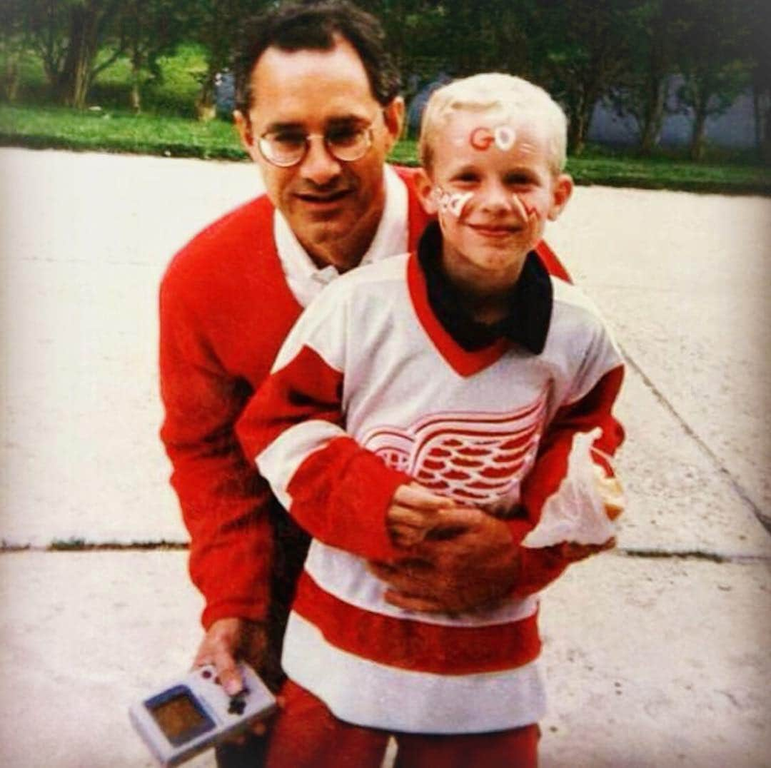 エヴァン・ベイツさんのインスタグラム写真 - (エヴァン・ベイツInstagram)「Happy birthday Pops. Always took me to hockey games but somehow I ended up a figure skater 🤷‍♂️」4月11日 7時23分 - evan_bates